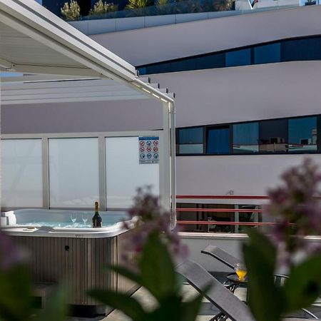 Apartamento Seaside Penthouse With Hot Tub Sky Living Split Exterior foto
