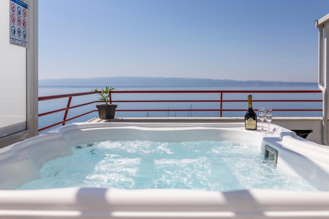 Apartamento Seaside Penthouse With Hot Tub Sky Living Split Exterior foto