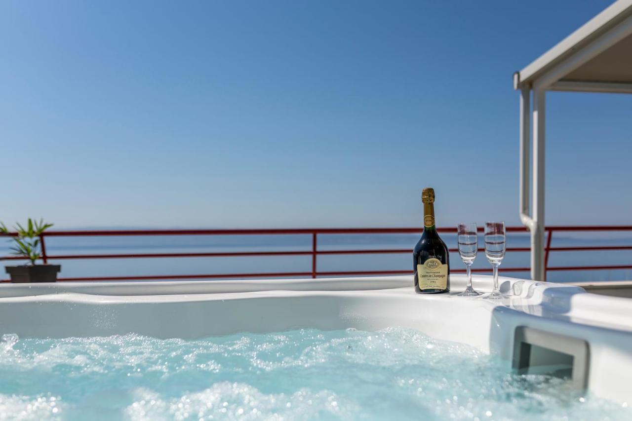 Apartamento Seaside Penthouse With Hot Tub Sky Living Split Exterior foto