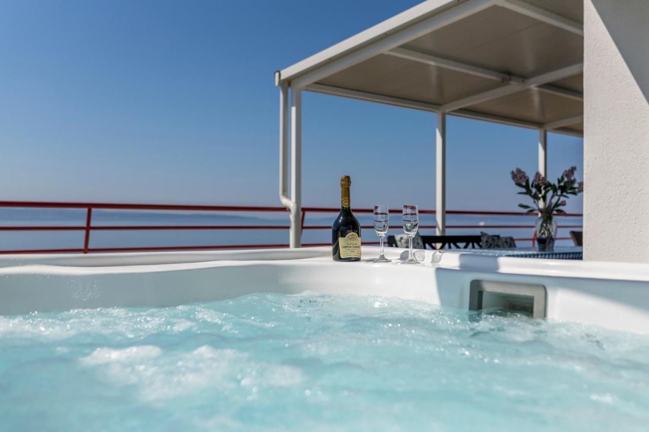 Apartamento Seaside Penthouse With Hot Tub Sky Living Split Exterior foto