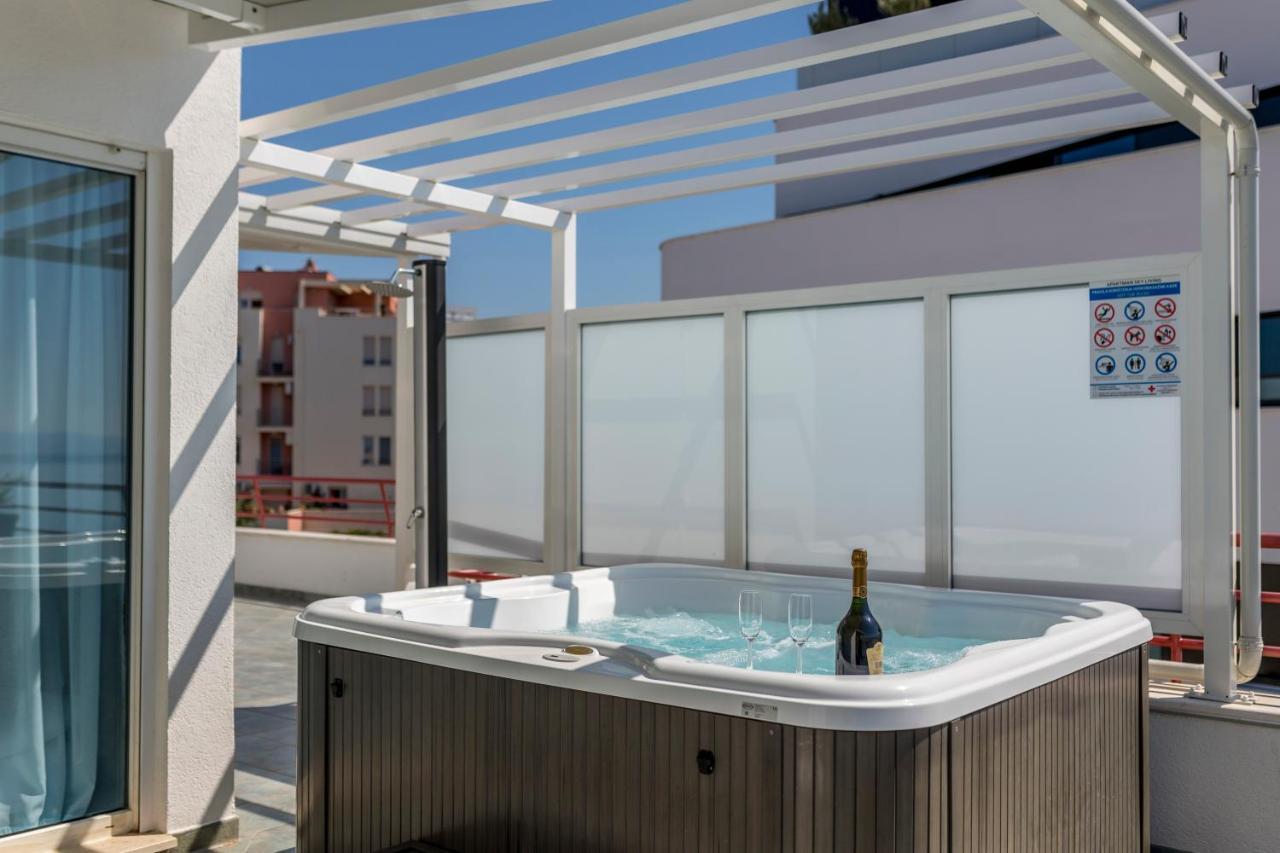 Apartamento Seaside Penthouse With Hot Tub Sky Living Split Exterior foto