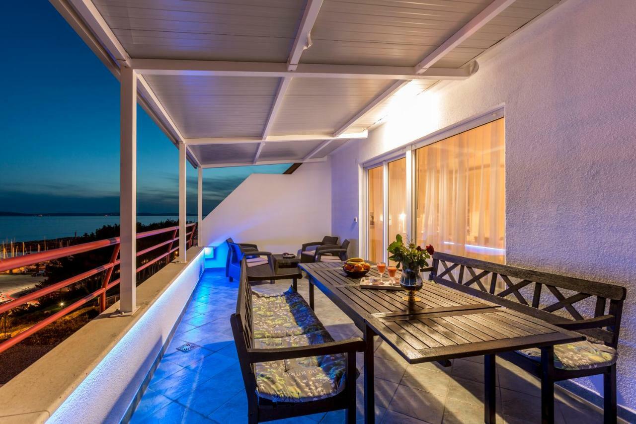 Apartamento Seaside Penthouse With Hot Tub Sky Living Split Exterior foto