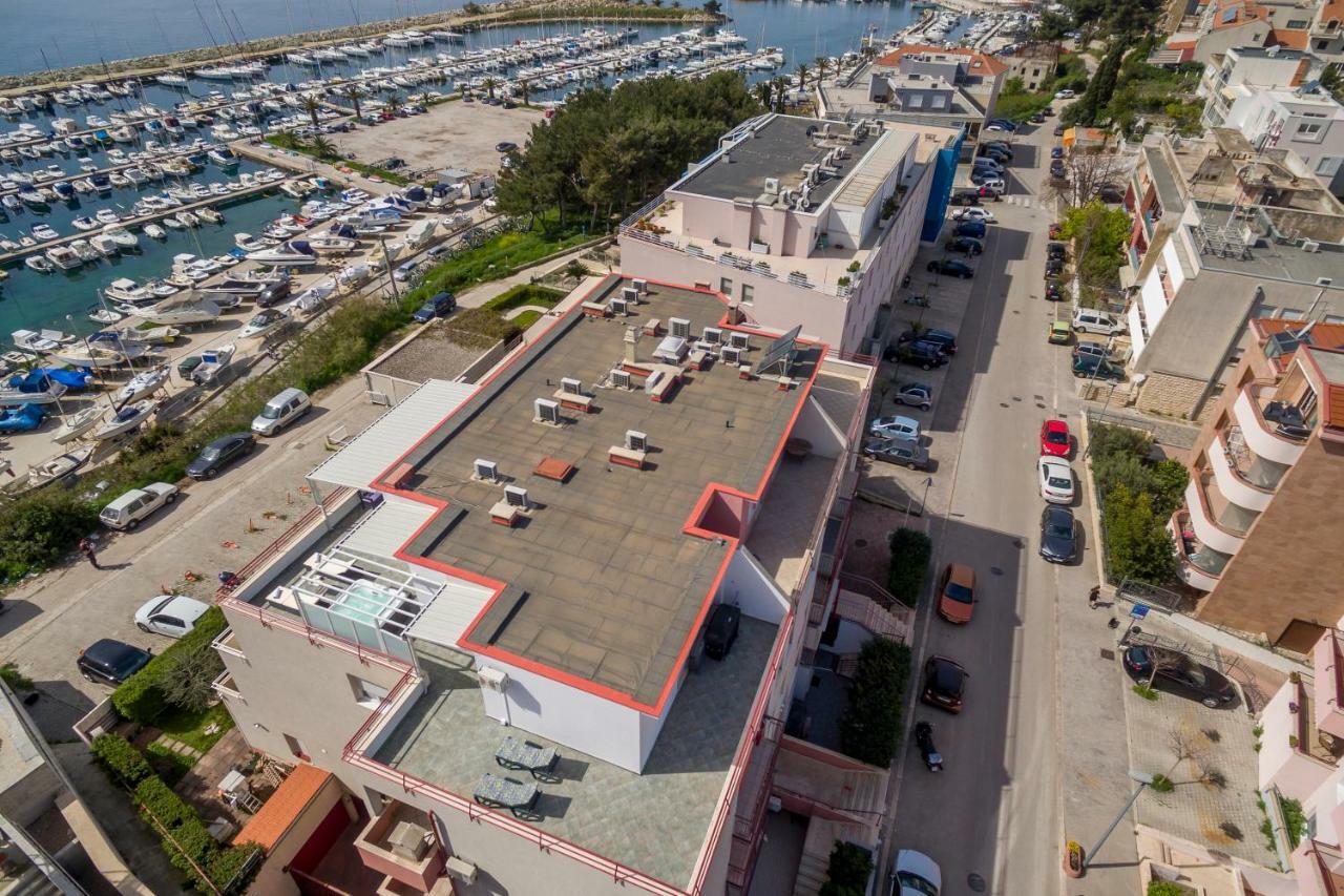 Apartamento Seaside Penthouse With Hot Tub Sky Living Split Exterior foto