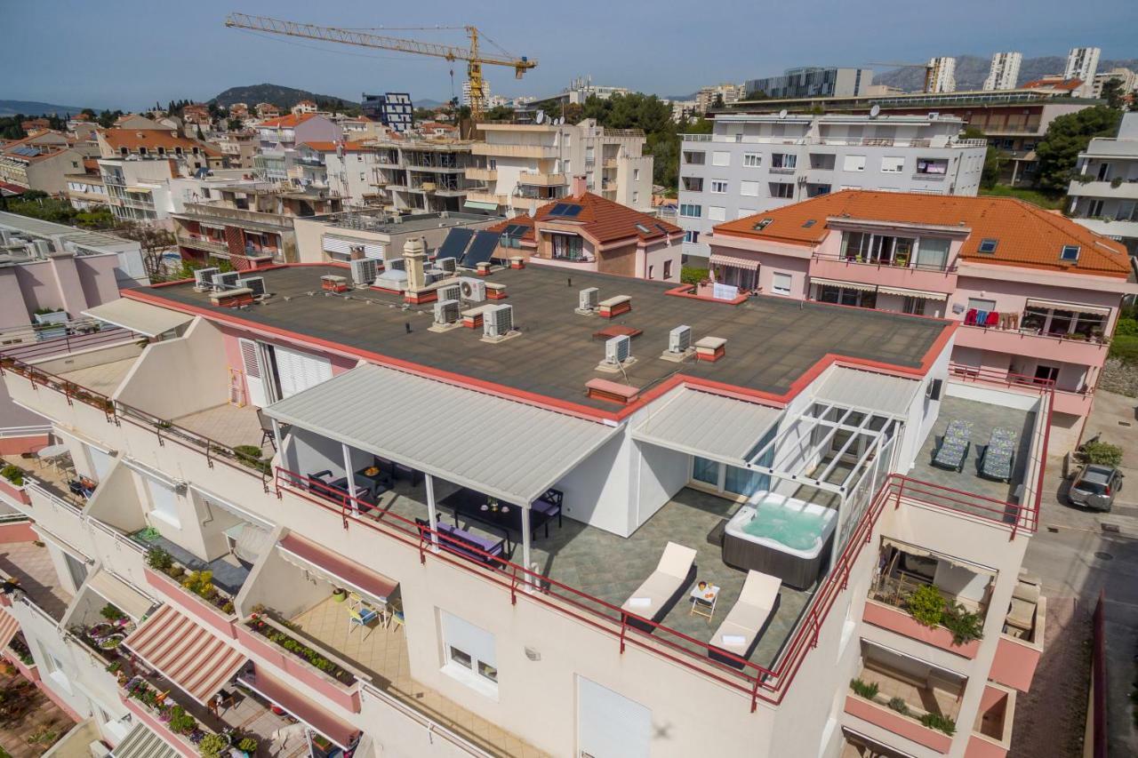 Apartamento Seaside Penthouse With Hot Tub Sky Living Split Exterior foto