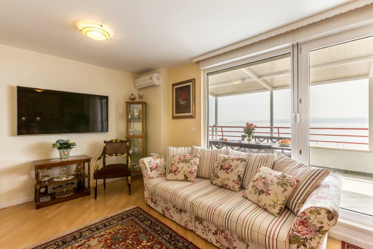 Apartamento Seaside Penthouse With Hot Tub Sky Living Split Exterior foto